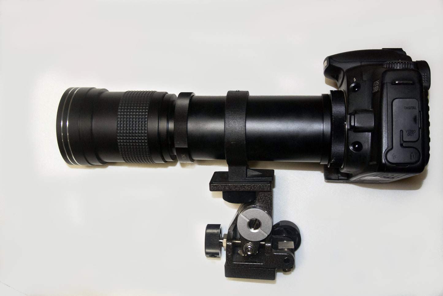 Высокопроизводительный многофункциональный зрительный прицел на весь срок службы Компактный 4-элементный объектив Низкая аберрация Высокоточная гарантия 2 года